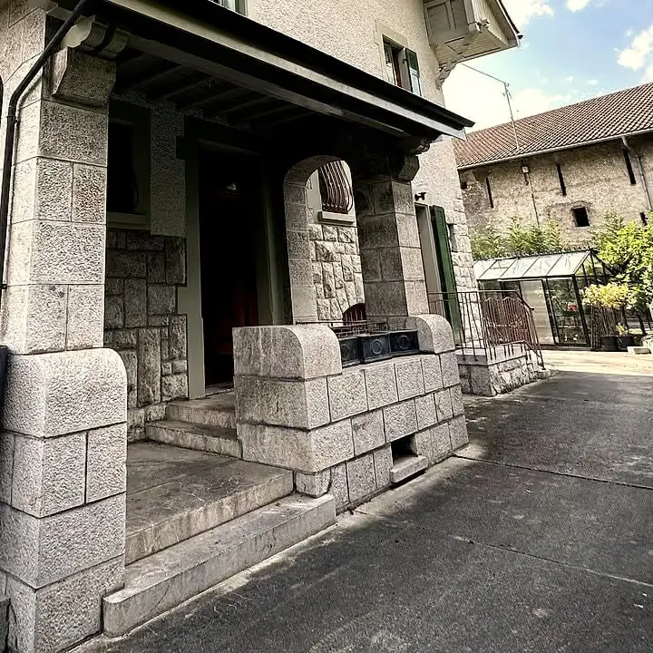 Gallery image