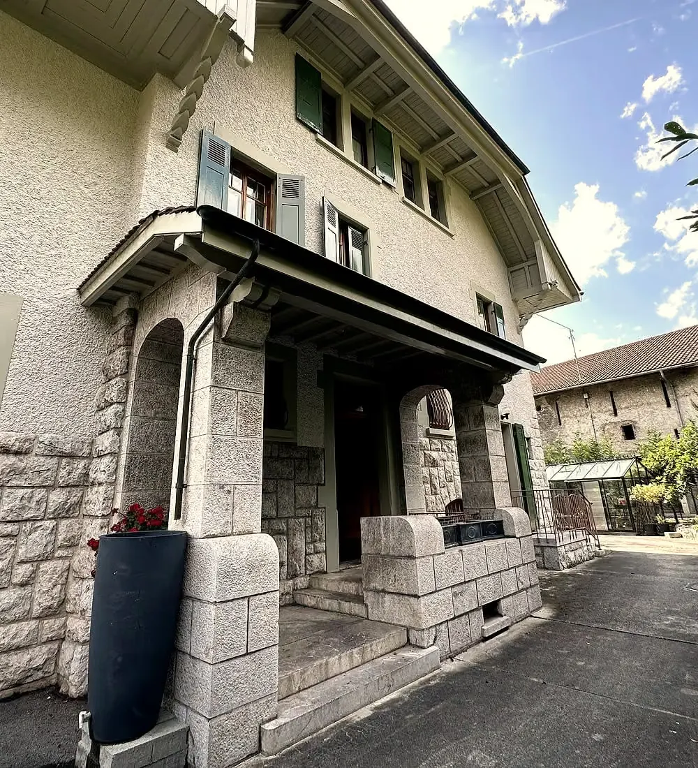 Gallery image
